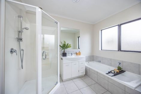 Photo of property in 17 Innswood Place, Rototuna North, Hamilton, 3210