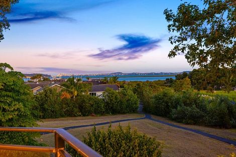 Photo of property in 5 Clearwater Cove, West Harbour, Auckland, 0618