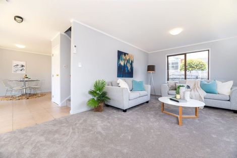 Photo of property in 2/8 Shakespeare Road, Milford, Auckland, 0620