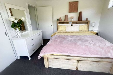 Photo of property in 11 Ara Patukawenga, Tawa, Wellington, 5028