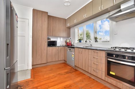 Photo of property in 4039 Great North Road, Glen Eden, Auckland, 0602