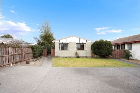 Photo of property in 2/92c Englefield Road, Northwood, Christchurch, 8051