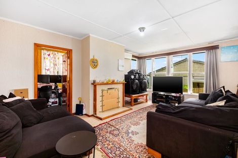 Photo of property in 15 Northumberland Street, Cannons Creek, Porirua, 5024