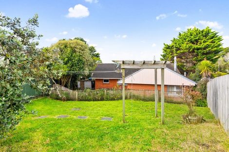 Photo of property in 3 Rerewai Place, Kelston, Auckland, 0602