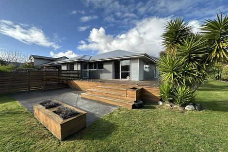 Photo of property in 17 Glentui Place, Waikawa, Picton, 7220