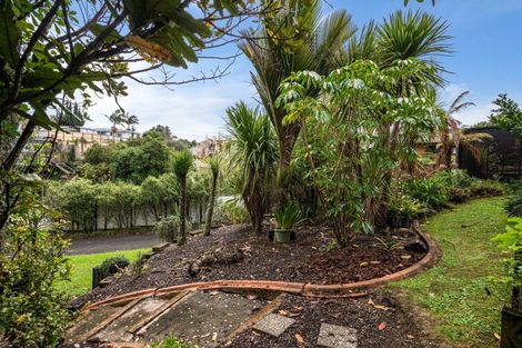 Photo of property in 17 Ryehill Close, New Lynn, Auckland, 0600