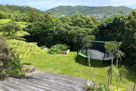 Photo of property in 9 Caughley Grove, Karori, Wellington, 6012