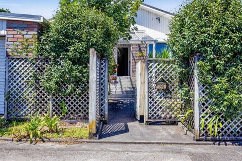Photo of property in 44 Gilbert Street, New Plymouth, 4310