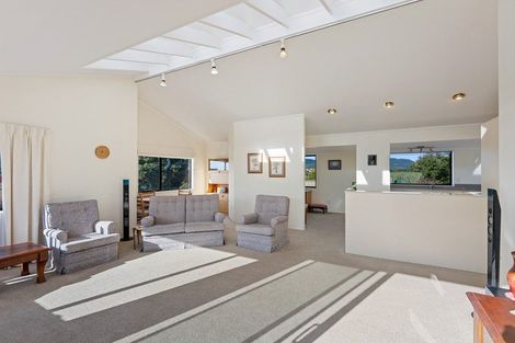 Photo of property in 18 Ara Kuaka, Waikanae Beach, Waikanae, 5036