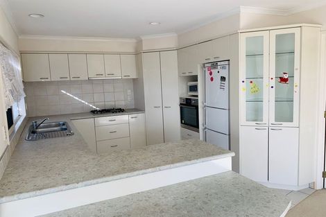 Photo of property in 26 Delmont Close, East Tamaki Heights, Auckland, 2016