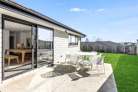 Photo of property in 16 North Ridge Drive, Rototuna North, Hamilton, 3210