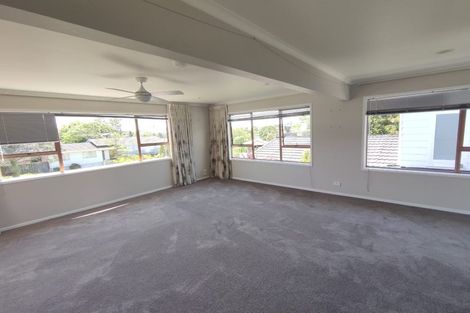 Photo of property in 4 King Richard Place, Browns Bay, Auckland, 0630