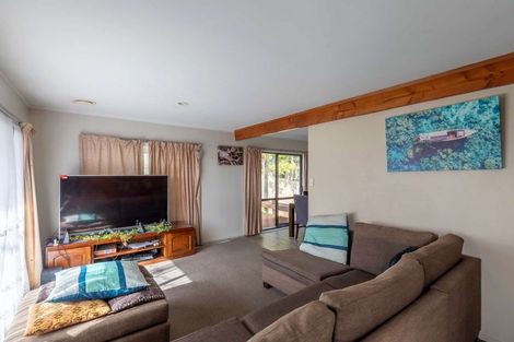 Photo of property in 2/23 Flaunty Place, West Harbour, Auckland, 0618