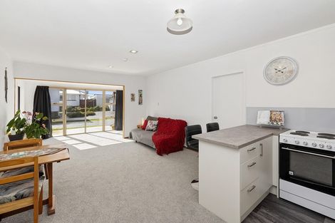 Photo of property in 2/120 Woodglen Road, Glen Eden, Auckland, 0602