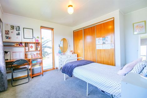 Photo of property in 16 Swinbourne Street, Waverley, 4510