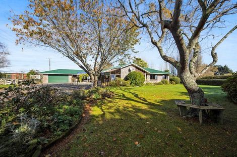 Photo of property in 44 Rawhitiroa Road, Eltham, 4322