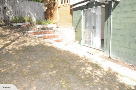 Photo of property in 17 Robbies Road, Shelly Park, Auckland, 2014