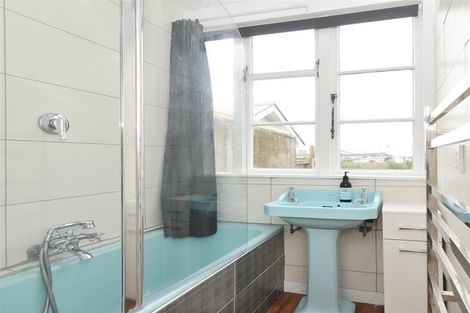 Photo of property in 5 Glendavar Street, Berhampore, Wellington, 6023