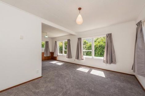 Photo of property in 3 Woodford Way, Crofton Downs, Wellington, 6035