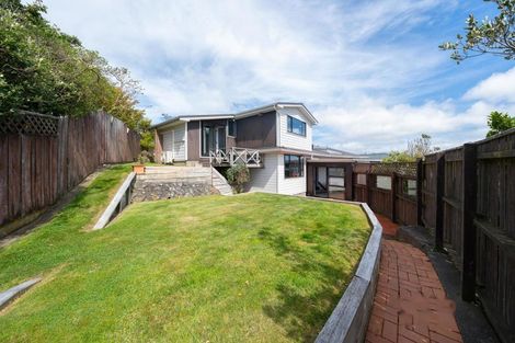 Photo of property in 16 Carluke Street, Paparangi, Wellington, 6037