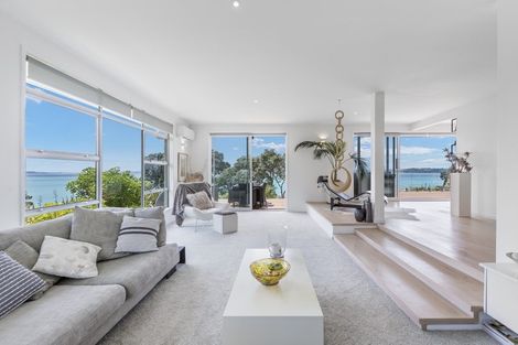 Photo of property in 12 Elgin Place, Red Beach, 0932