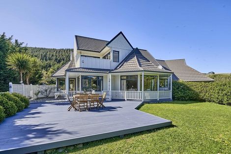 Photo of property in 25 Rangatira Road, Tawa, Wellington, 5028