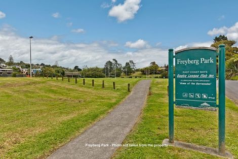 Photo of property in 2/25 Woodlands Crescent, Browns Bay, Auckland, 0630