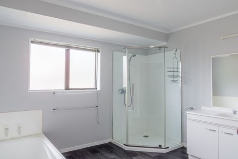 Photo of property in 7 Edgewater Grove, Whakatane, 3120