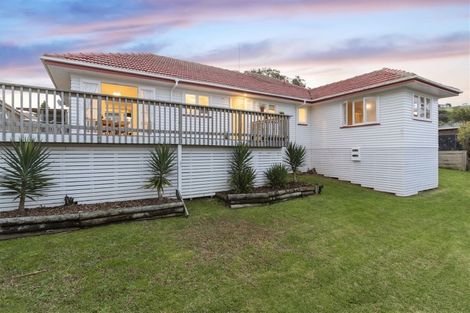 Photo of property in 77 West Harbour Drive, West Harbour, Auckland, 0618