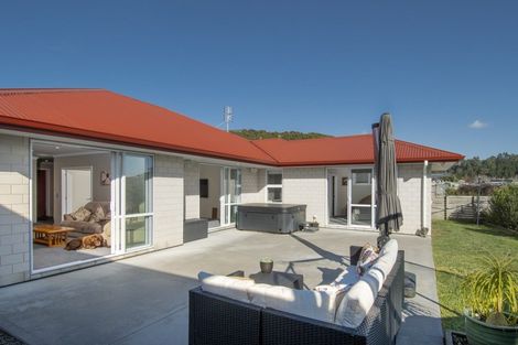 Photo of property in 6 Rochfort Crescent, Pyes Pa, Tauranga, 3112