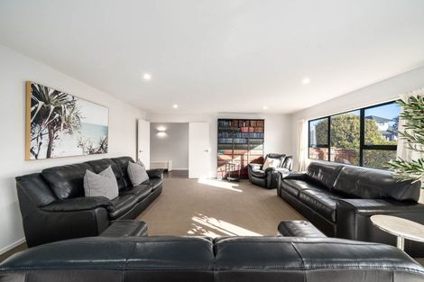 Photo of property in 117 Woodman Drive, Tawa, Wellington, 5028