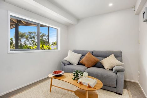 Photo of property in 1/66 Browns Bay Road, Rothesay Bay, Auckland, 0630