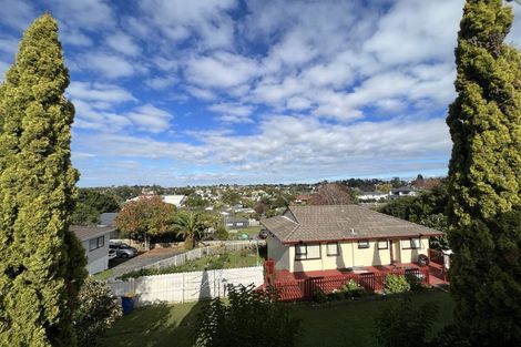 Photo of property in 1/15 Kupari Place, Totara Vale, Auckland, 0629