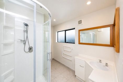 Photo of property in 32 Stewart Crescent, Hokowhitu, Palmerston North, 4410