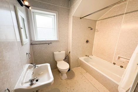 Photo of property in 18 Wavell Street, Karori, Wellington, 6012