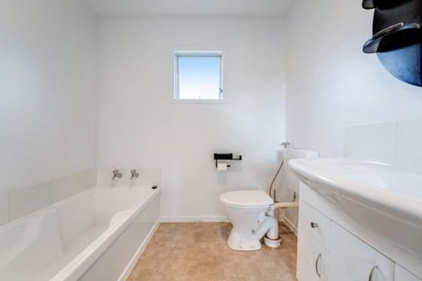 Photo of property in 2/56 Greenhaven Avenue, Opaheke, Papakura, 2113