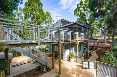 Photo of property in 220 Woodlands Park Road, Titirangi, Auckland, 0604