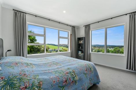 Photo of property in 11 Gavinike Place, Waimauku, 0812