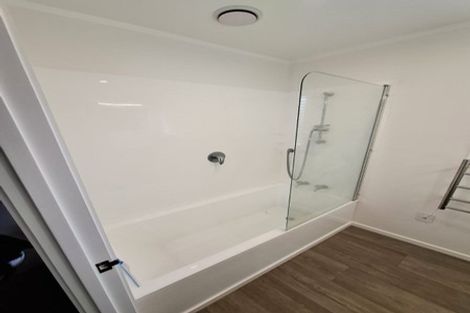 Photo of property in 30 Faith Bullock Place, New Lynn, Auckland, 0600