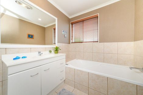 Photo of property in 6 Mudgway Place, Awapuni, Palmerston North, 4412