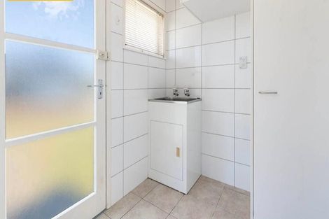 Photo of property in 355 Pakuranga Road, Pakuranga Heights, Auckland, 2010