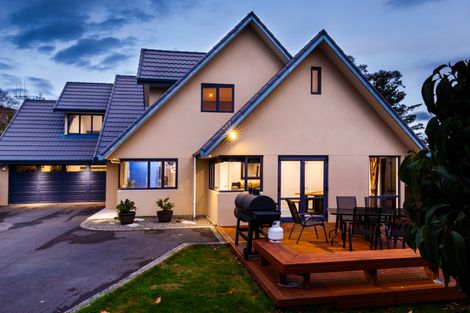 Photo of property in 7 La Lena Grove, Fitzherbert, Palmerston North, 4410