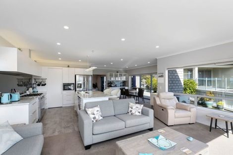 Photo of property in 20 The Fjord, Aotea, Porirua, 5024