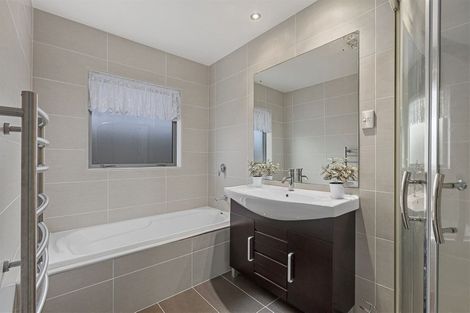 Photo of property in 5 Northbrook Close, Greenhithe, Auckland, 0632