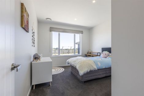 Photo of property in 33 Hartwell Drive, Kelvin Grove, Palmerston North, 4470