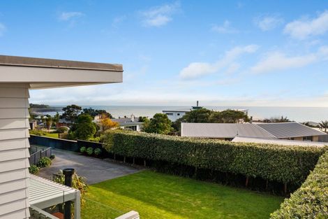 Photo of property in 17 Pitcairn Street, Oakura, 4314