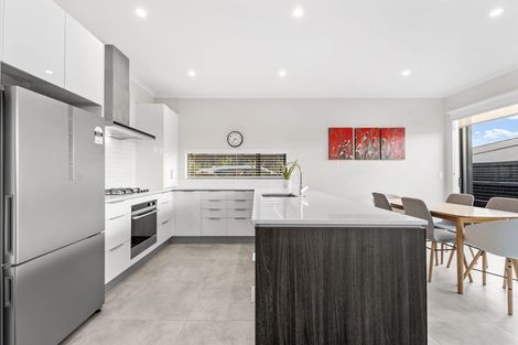 Photo of property in 12 Kuparu Lane, Red Beach, 0932