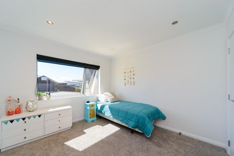 Photo of property in 6 D'urville Place, Kelvin Grove, Palmerston North, 4414