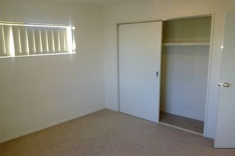 Photo of property in 60 Brashier Circle, Sunnyvale, Auckland, 0612
