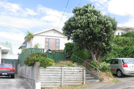 Photo of property in 15 Milne Terrace, Island Bay, Wellington, 6023